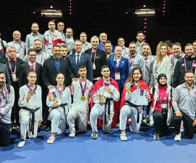 Bakan Osman Aşkın Bak'tan Avrupa Şampiyonası'nda 22 Madalya Kazanan Milli Tekvandoculara Tebrik