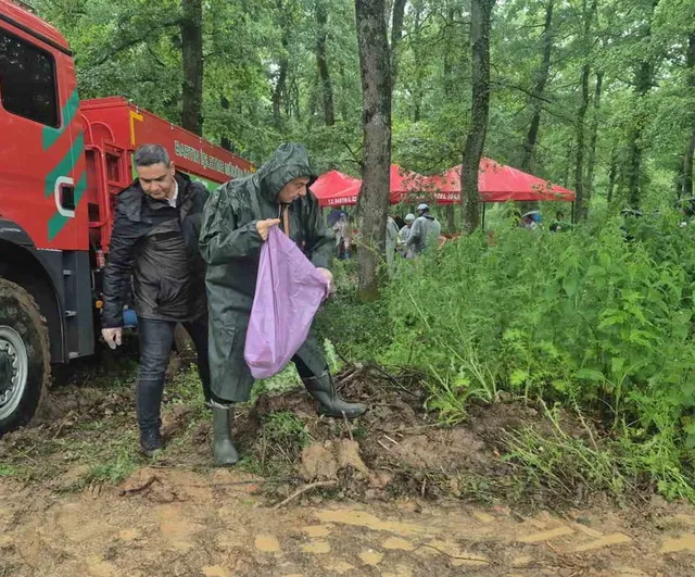 Bartın'da 'Benim Ormanım' etkinliği: Yağmura rağmen yaklaşık 25 poşet çöp toplandı