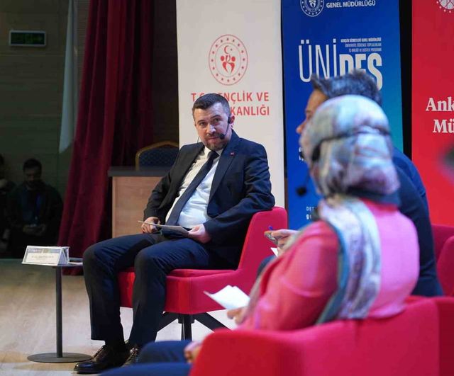 BARÜ'de "Hakikat Ötesi Çağda Gerçeklik" paneli: Dezenformasyon, algoritmalar ve yapay zekâ tartışıldı