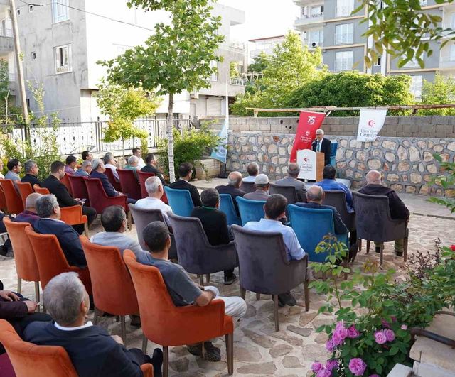 Başkan Hallaç, 'Dijital Emperyalizm ve İnsanlığın Krizi' adlı kitabı için imza günü düzenledi