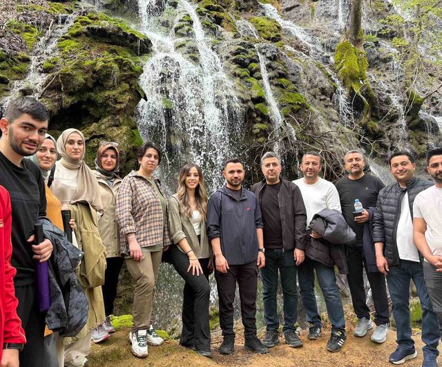 Batman’da sağlık çalışanları Kozluk Ayn Gebire Şelalesi’nde 'Sağlık İçin Hareket Et' yürüdü