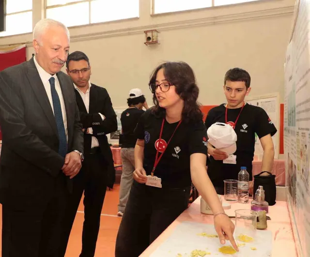 Bayburt'ta bilim fuarları ve proje sergileri devam ediyor