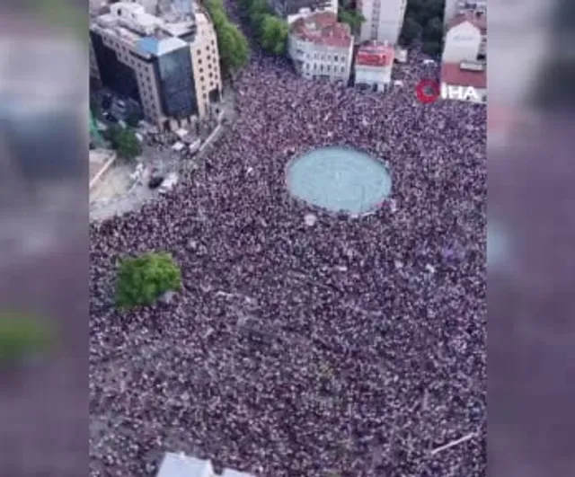 Belgrad'ta Öğrenci Protestoları: Vucic Karşıtı Gösteride Polisle Çatışma