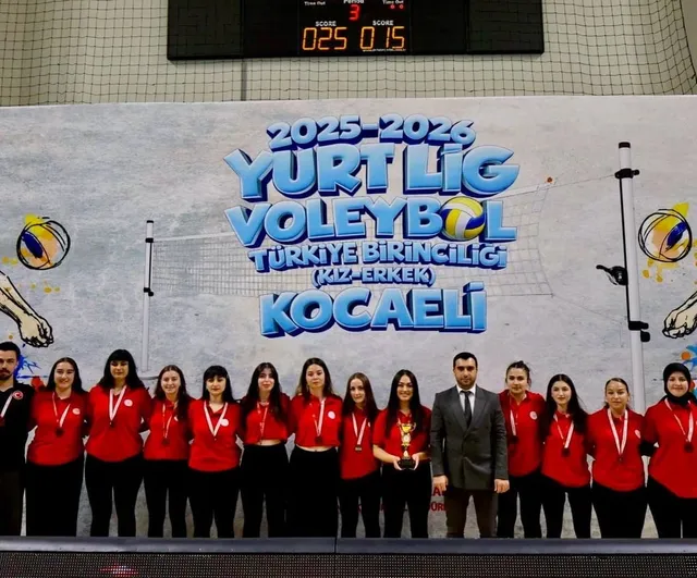 Bilecik kız voleybol takımı YURTLİG'te Türkiye üçüncüsü oldu
