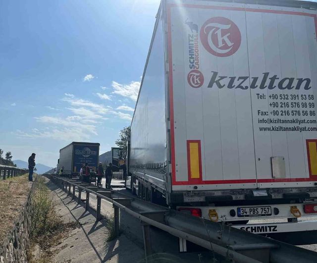 Bilecik Osmaneli'de D-650'de iki tır çarpıştı: 1 yaralı