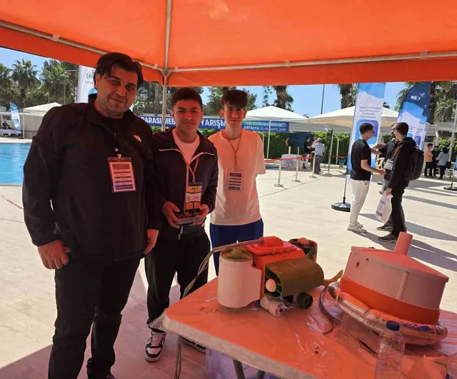 Bolu öğrencilerinin geliştirdiği 'SAR-14' su altı robotu Antalya'da ilgi gördü