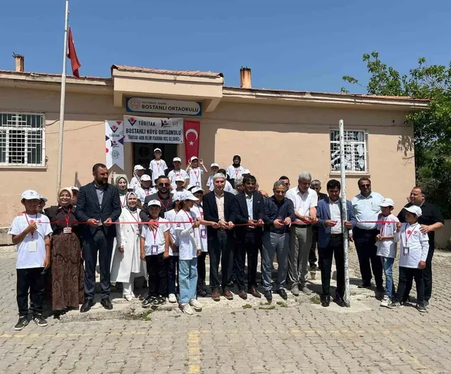 Bostanlı Köyü Ortaokulu öğrencileri bilim fuarı ve boccede bölge dereceleriyle öne çıktı