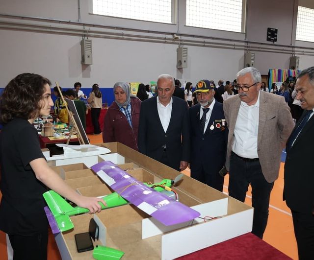 Bünyan Fen Lisesi’nde 12. TÜBİTAK Bilim Fuarı büyük ilgi gördü