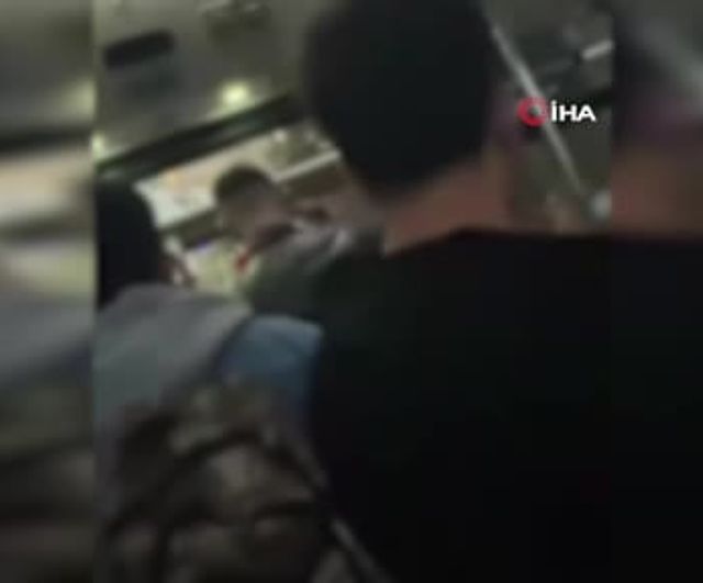 Bursa Gemlik'te seyir halindeki otobüste tartışma: Alkollü yolcu şişe fırlattı