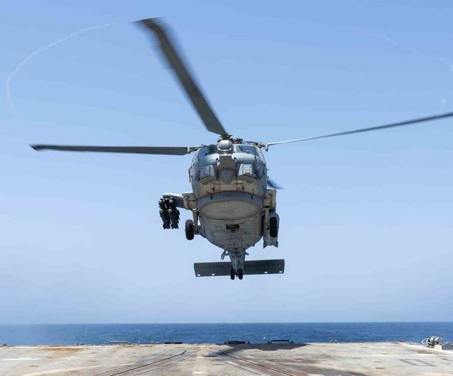 CENTCOM: Hürmüz Boğazı ablukasında 70 ticari geminin rotası değiştirildi