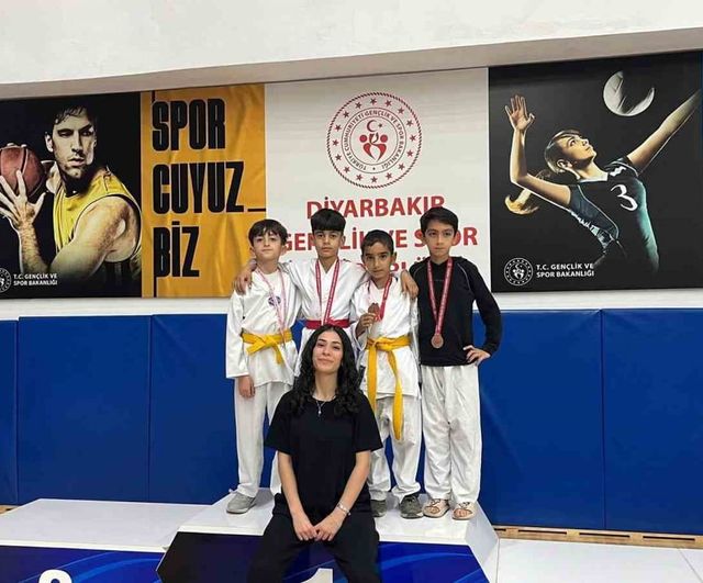 Çermikli sporcular Diyarbakır karate şampiyonasından madalyalarla döndü