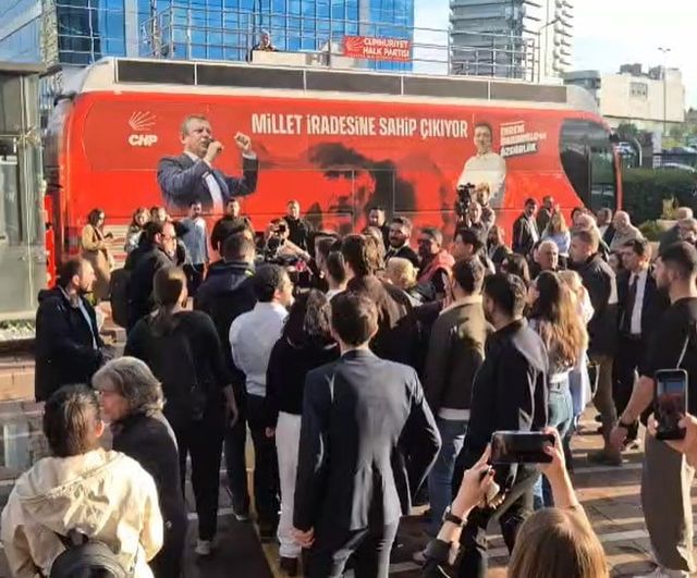 CHP Genel Merkezi Önünde Gazetecilere Saldırı: TGRT Haber Muhabiri Sait Kahraman ve Kameraman Burak Taştan'a Müdahale