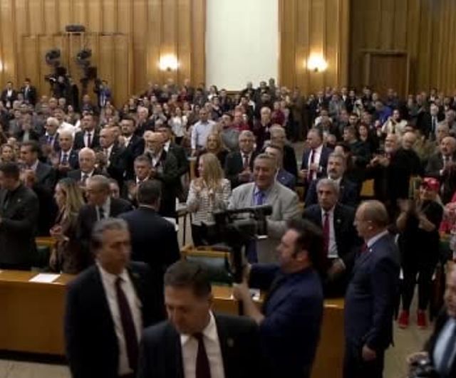 CHP Grup Toplantısı: Özgür Özel'den enflasyon, vergi ve dış politika eleştirileri