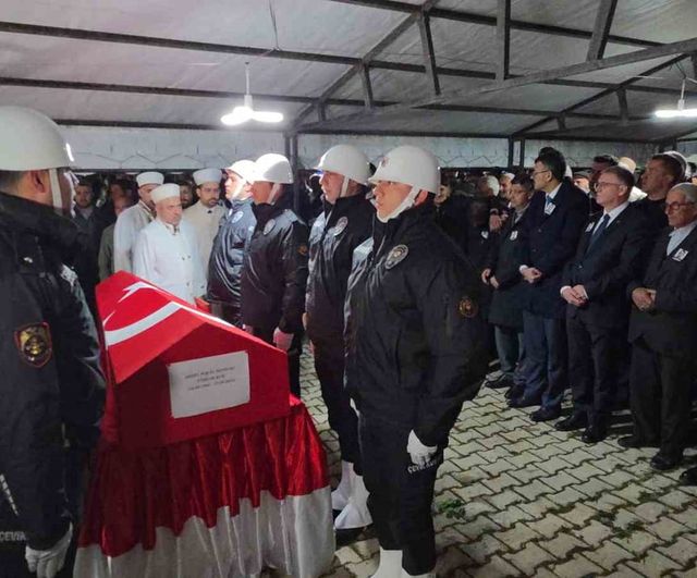Çorlu'da şehit olan Vanlı polis memuru Emrah Koç, memleketinde defnedildi