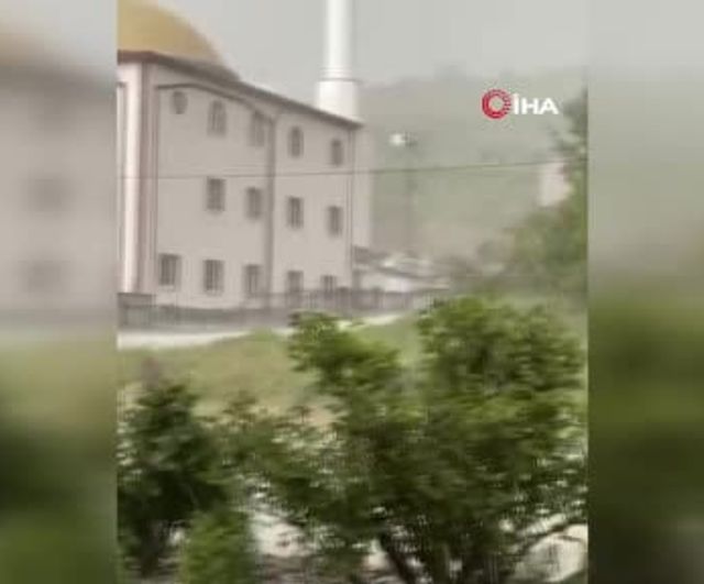 Çorum'da 'sarı kod' uyarısı sonrası Alaca, Laçin ve Bayat'ta dolu etkili oldu