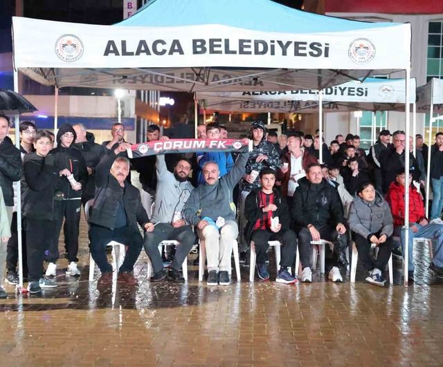 Çorum FK taraftarları Bodrumspor play-off maçını meydandaki dev ekranlardan izledi