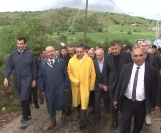 Çorum Sungurlu'da hortum evlere hasar verdi — Vali Ali Çalgan: "Can kaybımız yok, 4 5 yaralımız var"