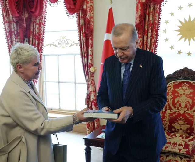 Cumhurbaşkanı Erdoğan, Adnan Menderes ve Dava Arkadaşlarının Ailelerini Dolmabahçe'de Kabul Etti
