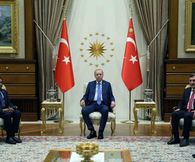 Cumhurbaşkanı Erdoğan, Sudan Başbakanı Kamil İdris'i Cumhurbaşkanlığı Külliyesi'nde Kabul Etti