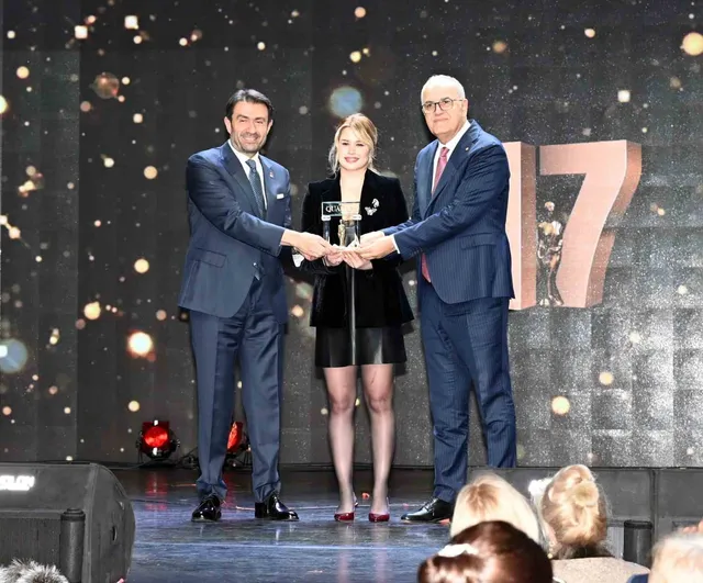 Defne Kurt, Singapur Dünya Şampiyonası'nda 5 altınla Yılın Sporcusu seçildi