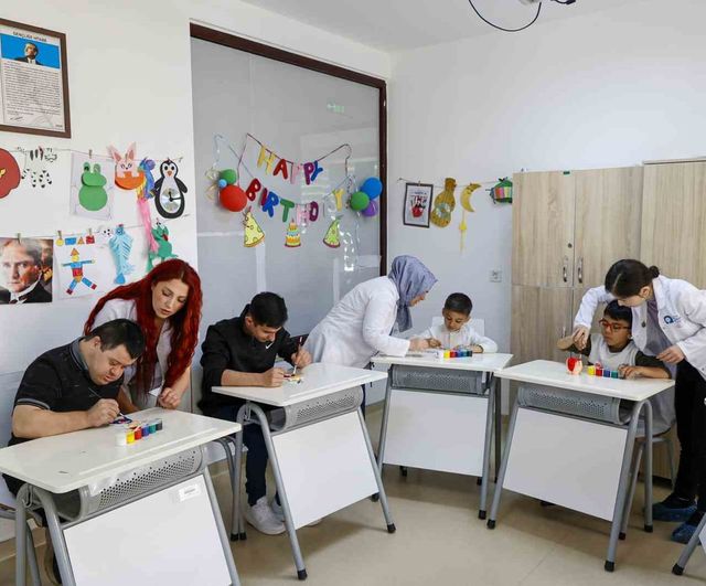 Demirgül Mola Evi'ndeki özel bireylerden Anneler Günü'ne el emeği sürpriz