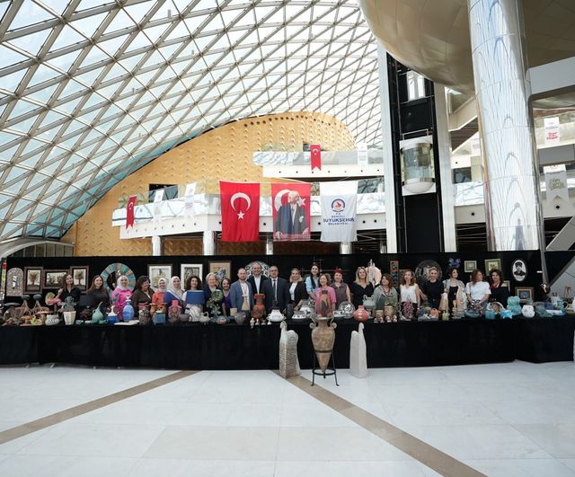 Denizli’de 9. 'Geçmişin Altın İzleri' Karma Sergisi sanatseverlerle buluştu