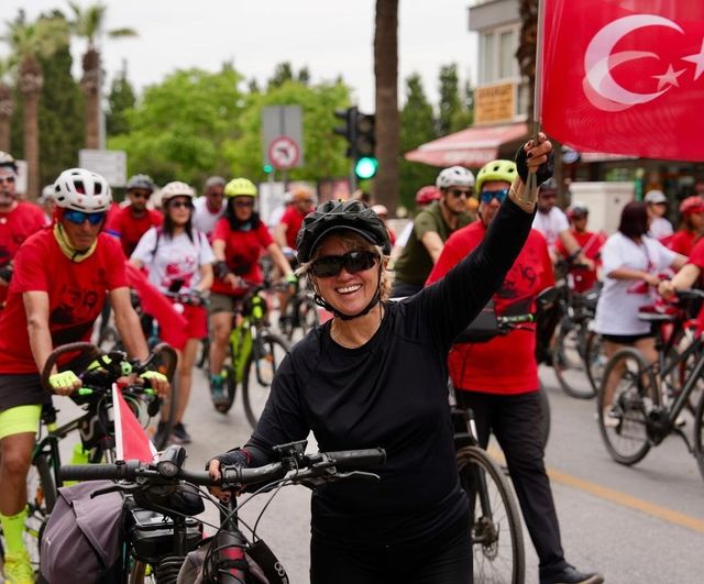 Denizli'de 'Umuda Pedal Çevir' Bisiklet Şenliği kortej yürüyüşüyle açıldı