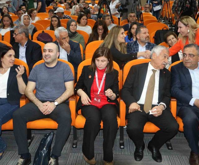 Diyarbakır'da Toplumsal Barış ve Özgürlük Forumu başladı: Yerel yönetimler ve demokratik çözüm öne çıktı