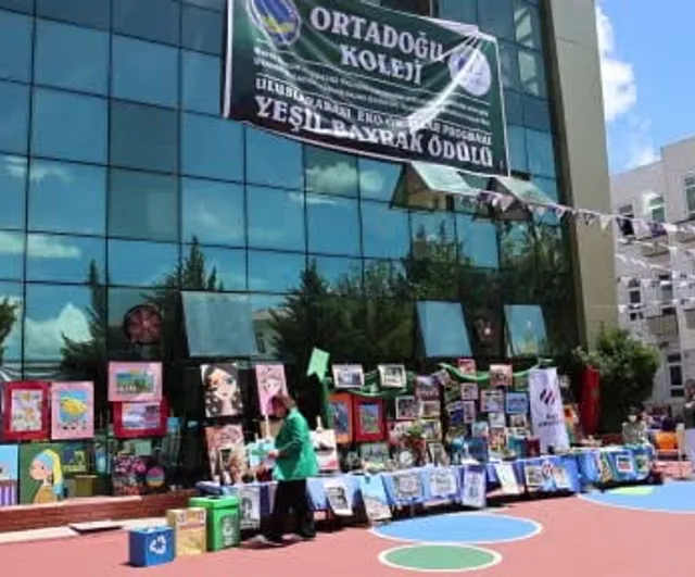 Diyarbakır Kolejinde 'Bilim, Kültür, Sanat ile Eko Okullar Şenliği'nde Öğrenciler Projelerini Sergiledi