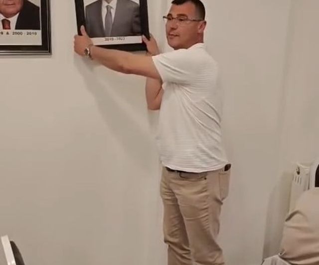 Edirne'de 'mutlak butlan' kararı sonrası CHP il binası önünde toplantı
