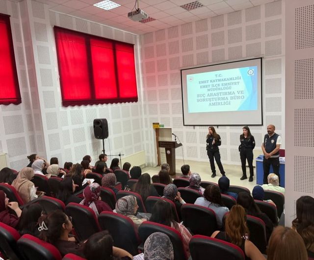 Emet MYO'da KADES Uygulaması ve Dolandırıcılıkla Mücadele Eğitimi Düzenlendi