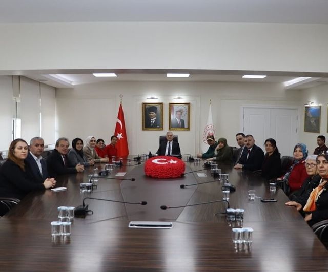 Engelliler Haftası'nda özel bireyler Vali Yardımcısı Muammer Balcı'yı ziyaret etti