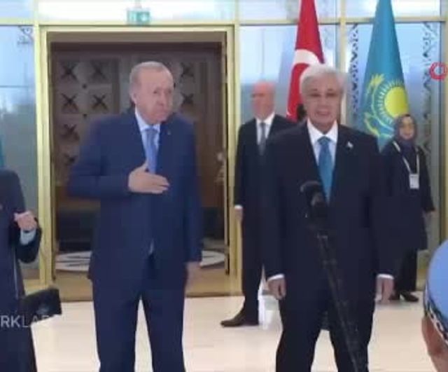 Erdoğan Astana'da Dombra Sürpriziyle Karşılandı