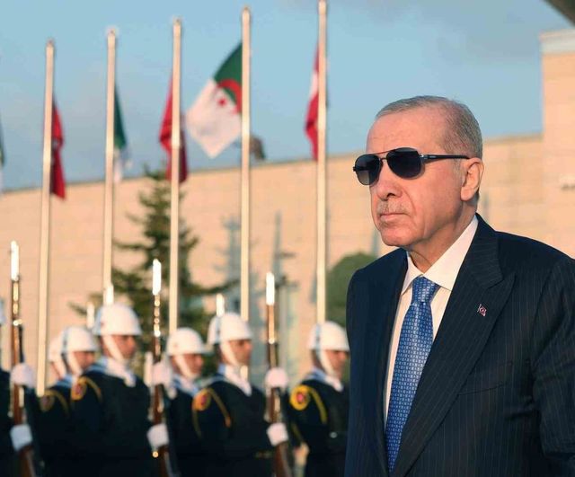 Erdoğan, Cezayir Cumhurbaşkanı Tebbun'u Esenboğa Havalimanı'nda karşıladı