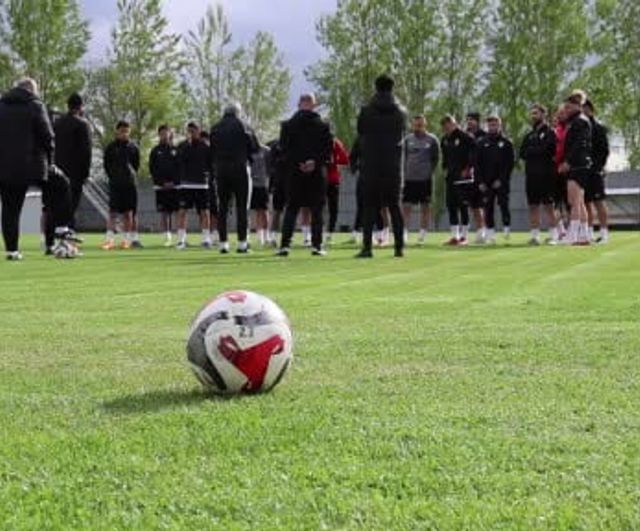 Erkan Sözeri: Kupayı hepimiz çok istiyoruz — Elazığspor Play-Off finaline hazırlanıyor