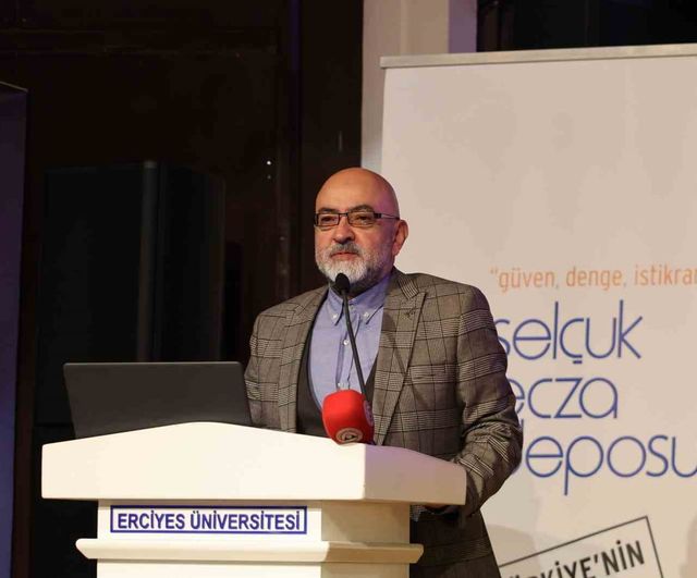 ERÜ'de II. Ulusal PharmErciyes Eczacılık Öğrenci Kongresi başladı