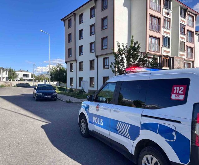 Erzincan'da 4'üncü kattan düşen 14 yaşındaki çocuk ağır yaralandı