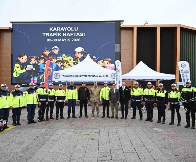 Erzincan'da Trafik Güvenliği Haftası: Cumhuriyet Meydanı'nda Bilinçlendirme Standı