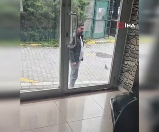 Esenyurt’ta para ödemediği iddia edilen müşteri ile berber arasında arbede