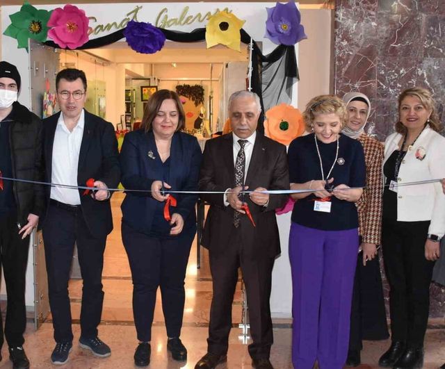 ESOGÜ Hastanesi'nde 'Sanat İyileştirir' sergisi açıldı — Gelir çocuk onkoloji servisinin ihtiyaçlarına