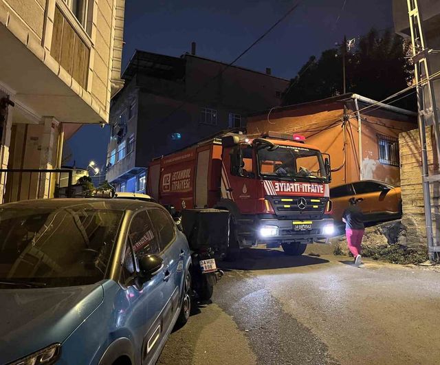 Eyüpsultan'da 3 katlı binanın bodrumunda yangın: 2'si çocuk 4 kişi ağır yaralandı
