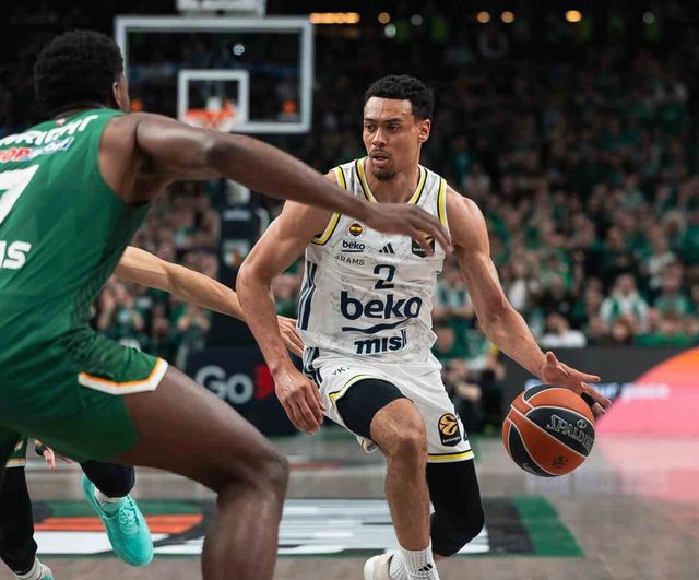 Fenerbahçe, Zalgiris Kaunas'ı 94-90 yenerek üst üste 3. kez Final Four'a kaldı