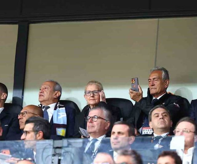Galler Prensi William Beşiktaş Park’ta: UEFA Avrupa Ligi Finalini Tribünden İzledi