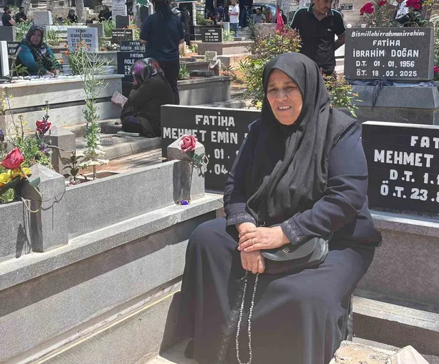 Gaziantep'te Arefe Günü Mezarlık ve Şehitlik Ziyaretlerinde Yoğunluk