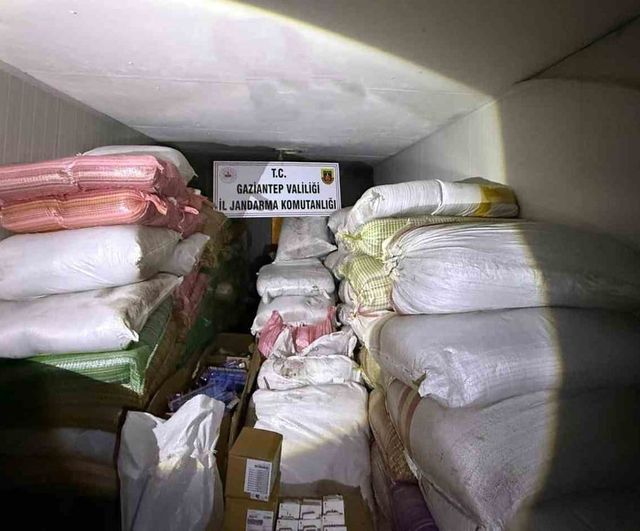 Gaziantep'te jandarma 6 milyon 800 bin TL değerinde kaçak malzeme ele geçirdi