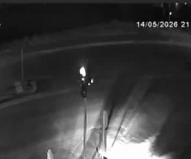 Gaziantep'te kontrolden çıkan otomobil tren yoluna uçtu: 3 kişi yaralandı