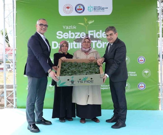 Gebze’de 440 üreticiye yüzde 75 hibeli 500 bin sebze fidesi dağıtıldı