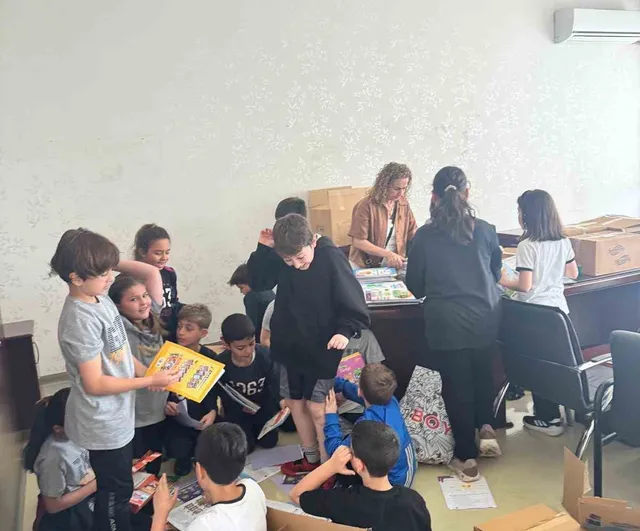 GKV Özel İlkokulu 3. Sınıf Öğrencilerinden Kitap Toplama Kampanyasıyla Dayanışma Örneği