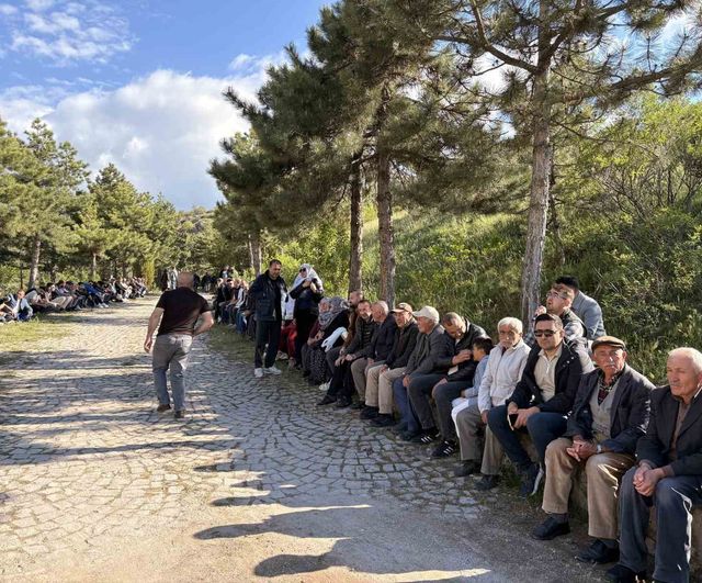 Güzelyurt’ta Bayram Arifesi Geleneği: Şekerli Mezarlık Ziyareti Sürüyor