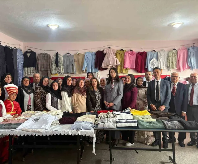 Hacıabdullah'ta Giyim Üretim Kursu yıl sonu sergisi: El emeği ürünler ziyaretçilere sunuldu